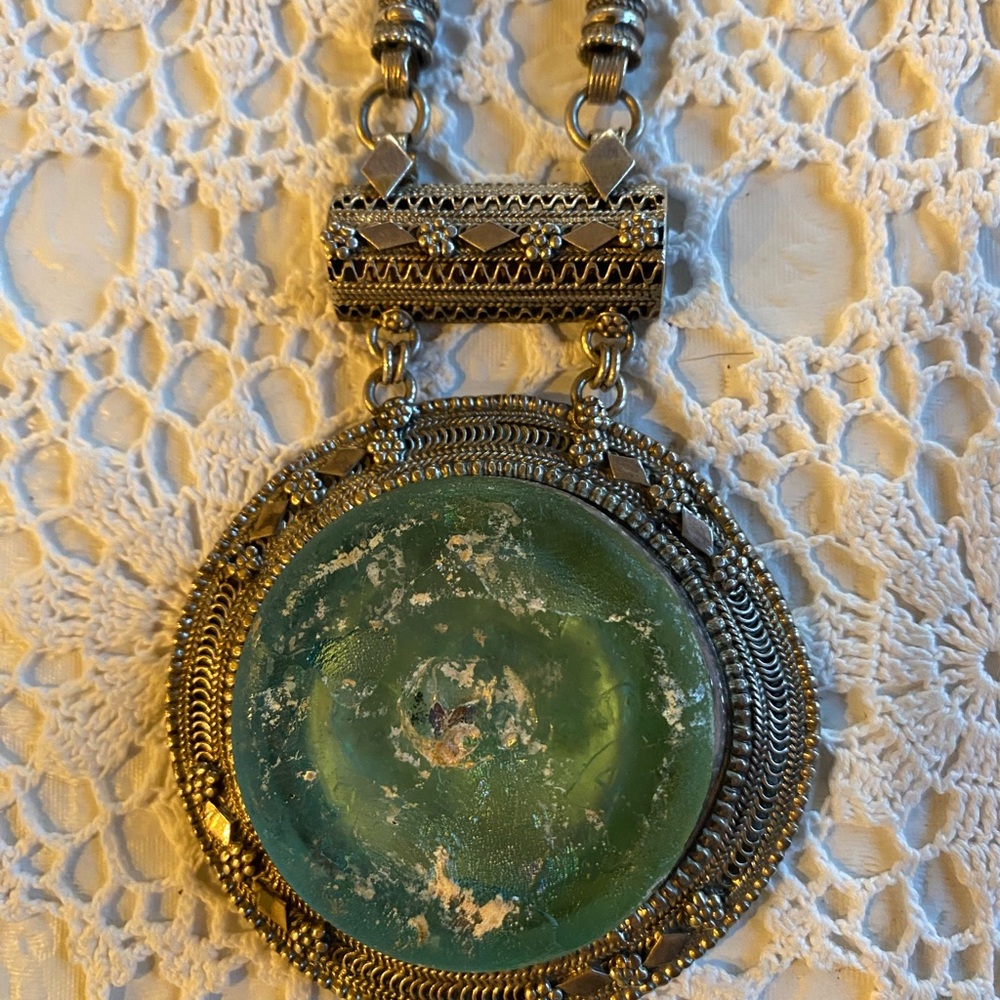 Roman Glass Jewelry Set - Picture 10 of 12